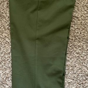 Lands End Chinos in Sz 40 waist 30" Inseam, Comfort waist